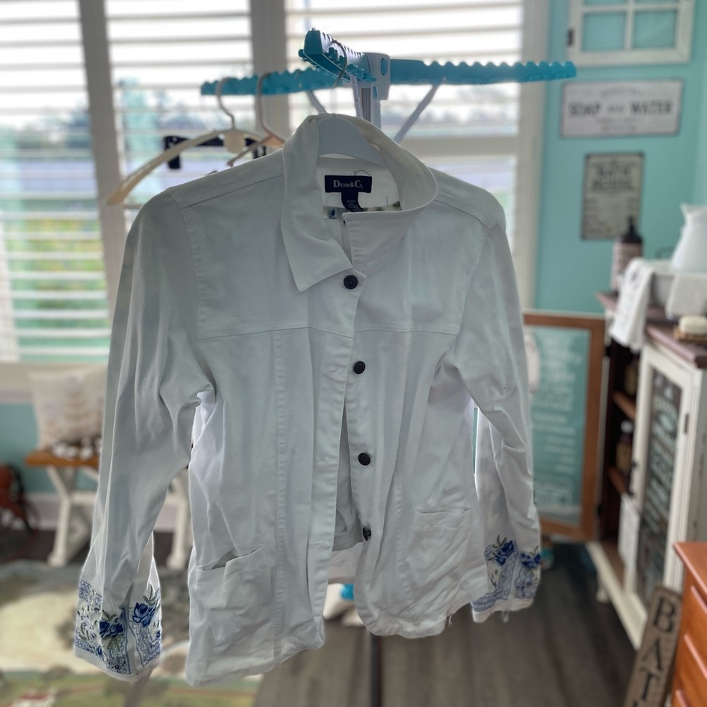 Denim and Company Women's White Jacket with Blue Accents